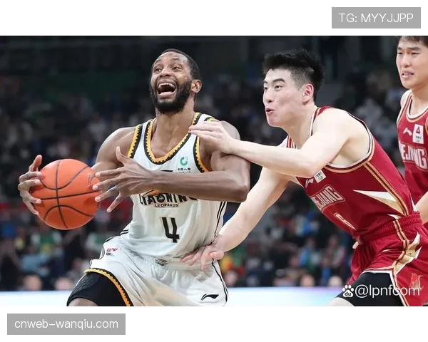 【CBA节奏强度研究·人物·特写“特写:外援弗格在更衣室用中文鼓励年轻队友,展现团队融合”